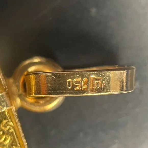 credit suisse pendant 24k gold